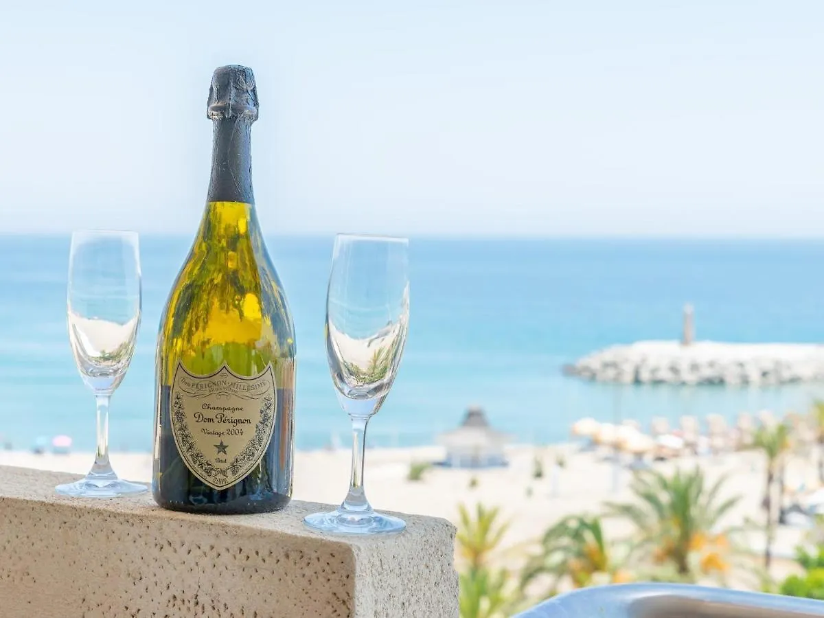 アパート Vacation Marbella I Puerto Banus Sea Front, Best View, 24-7 Security, Pool スペイン